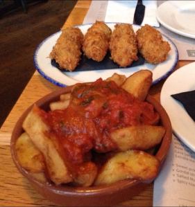 Ibérico ham croquettes and fried potatoes in bravas sauce