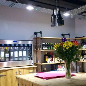 signorellis-deli-wine-dispenser