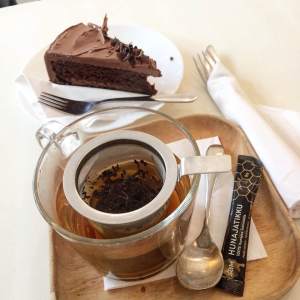 sweet-vaasa-cake-tea