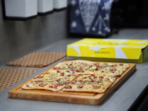 Amelie Flam-kuche Flatpack sliced