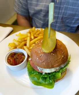 King William IV Heydon burger chips